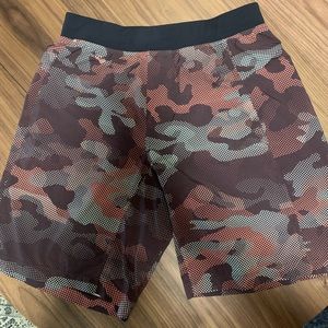 Lululemon 10” linerless Short (L)